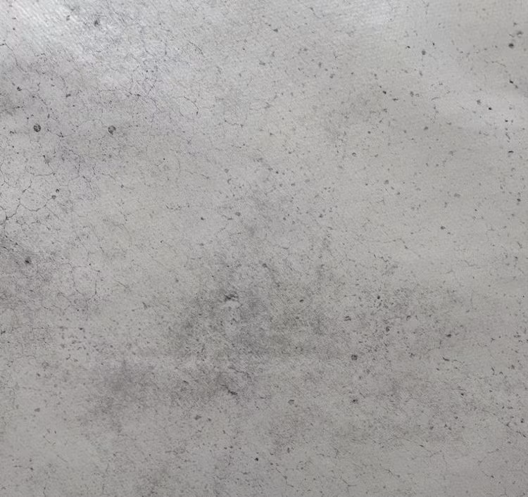 Sten är en rund vaxduk från Noble house. Färg: Betongfärgad.