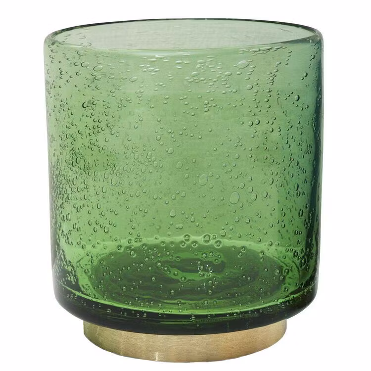 Bubbles en ljuslykta i glas med en fot i mässing. Färg: Grön med en fot i mässing.