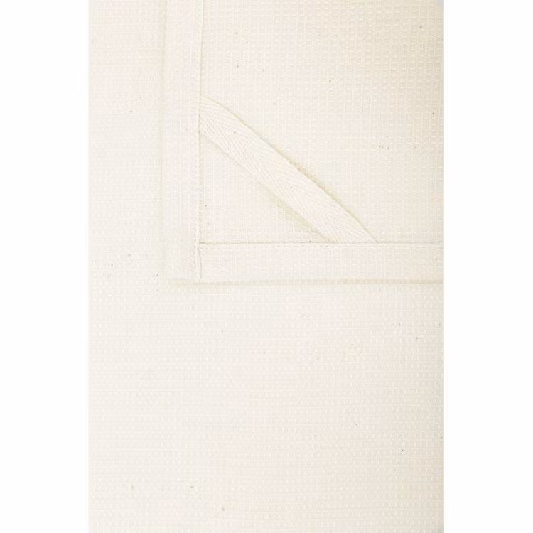 Eslöv en våfflad kökshanduk i off-white med en blå rand i 100% bomull med fransar från Svanefors, mått 50 x 70 cm.