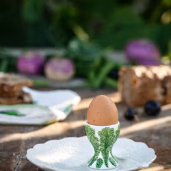 Veggie grönkål äggkopp från Cult design. Färg: Vit och grön.