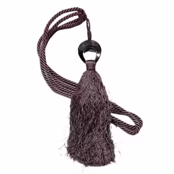 Mia ett gardinomtag/tassel. Färg: Lila.