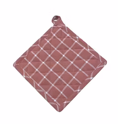 Grytlapp från Classic textiles i återvunnet material. Färg: Rosa och vitrutig.