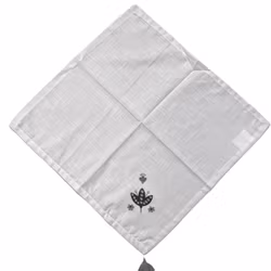 Duk/servett 8418 med en dekorativ tofs. Färg: Vit med en grå tofs och ett blommönster i mörkblått och grått.