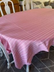 Yxlan en duk från Gripsholm. Färg: Rosa med vita rutor.
