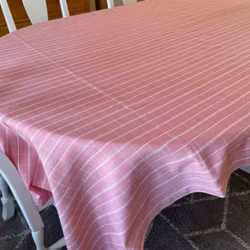 Yxlan en duk från Gripsholm. Färg: Rosa med vita rutor.
