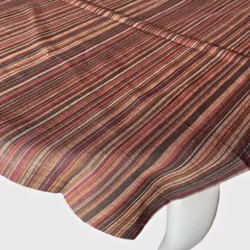 Randig en rost och brunrandig bordsduk i bomull, mått 90 x 90 cm.