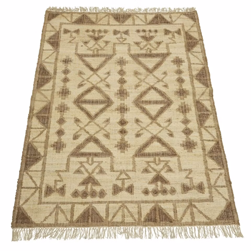 Rough en naturfärgad och brun matta i 100% jute i mått B 160 x L 230 cm.