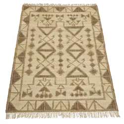Rough en naturfärgad och brun matta i 100% jute i mått B 160 x L 230 cm.