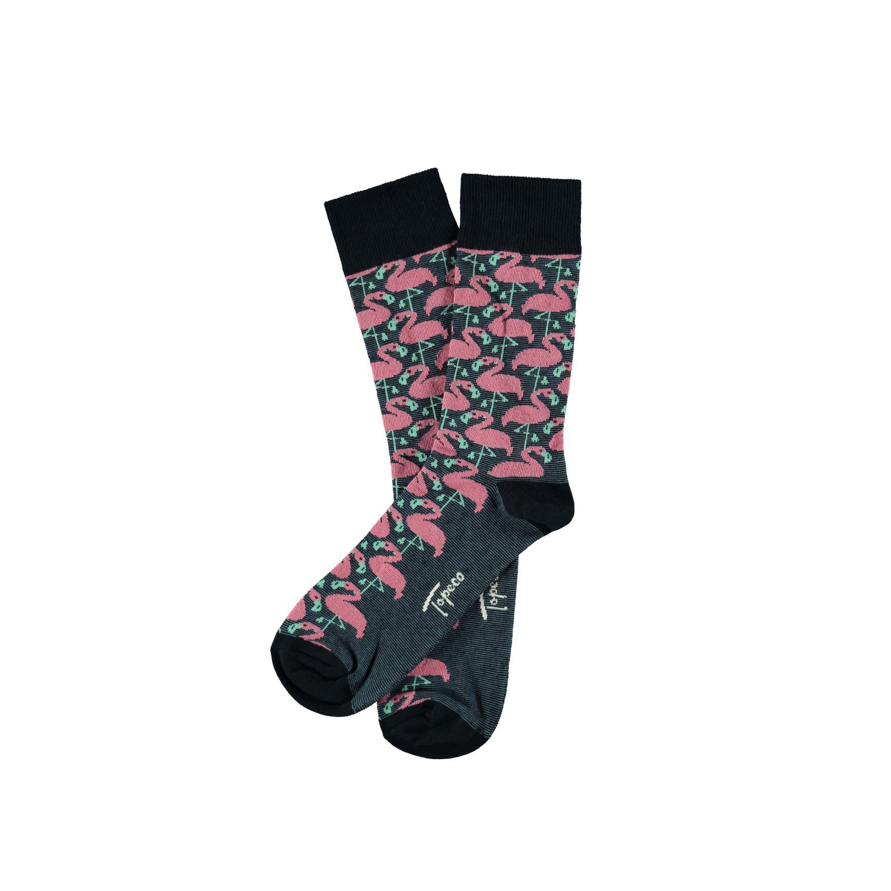 Flamingo en herrstrumpa från Topeco. Färg: Mörkblå botten med ett skönt mönster med rosa flamingos.