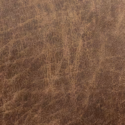 Möbelklassat konstläder på metervara. Martindale: 55000. Färg: Mörkbrun.