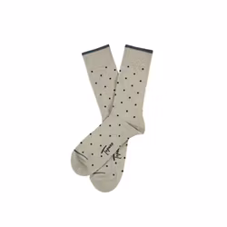 Bärslöv en herrstrumpa från Topeco. Färg: Off-white med svarta prickar.
