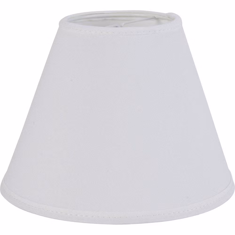 Svea bas är en vit rund lampskärm från PR HOME, mått dia 16, dia 8, h 12 cm