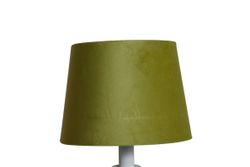 Sam en rund lampskärm i grön sammet med fäste för både E14 och E27 lampor från Stjernsund kollektion.