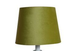Sam en rund lampskärm i grön sammet med fäste för både E14 och E27 lampor från Stjernsund kollektion.