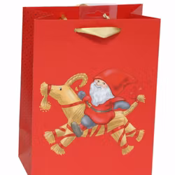 Tomten och julbocken en röd presentpåse med guldfärgade sidenband som handtag från Festive, mått 17,5 x 23 x 10 cm.