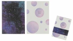 Galaxy spirit ett set med 2 anteckningsböcker i A6 storlek, en med linjerade sidor och en med blanka sidor från Hedlunds.
