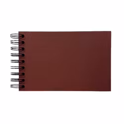 Anteckningsblock/album Wire-o med vinröda pärmar och svarta sidor och spiralrygg, mått 20 x 12 cm.