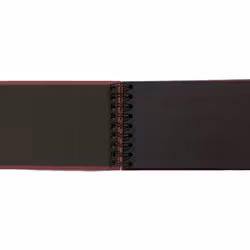 Anteckningsblock/album Wire-o med vinröda pärmar och svarta sidor och spiralrygg, mått 20 x 12 cm.