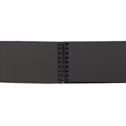 Anteckningsblock/album Wire-o med svarta pärmar och svarta sidor och spiralrygg, mått 20 x 12 cm.