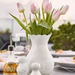 Orient blomvas stor vit från Cult design, mått 13 x 18 cm.