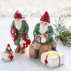 Julhjärta-tomten en porslinsfigur i grågrönt, vitt och rött från Cult design, höjd 16 cm.