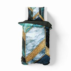 Marble art green ett påslakanset i bomull med ett marmormönster i svart, vitt, grönt och guld med knäppning i botten, från Indusia design