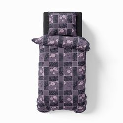 Brooke purple ett påslakanset i bomull i lila, blått och rosa med knäppning i botten, från Indusia design