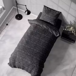Bellamy black ett påslakanset i bomull med ett mönster svart och grått med knäppning i botten, från Indusia design