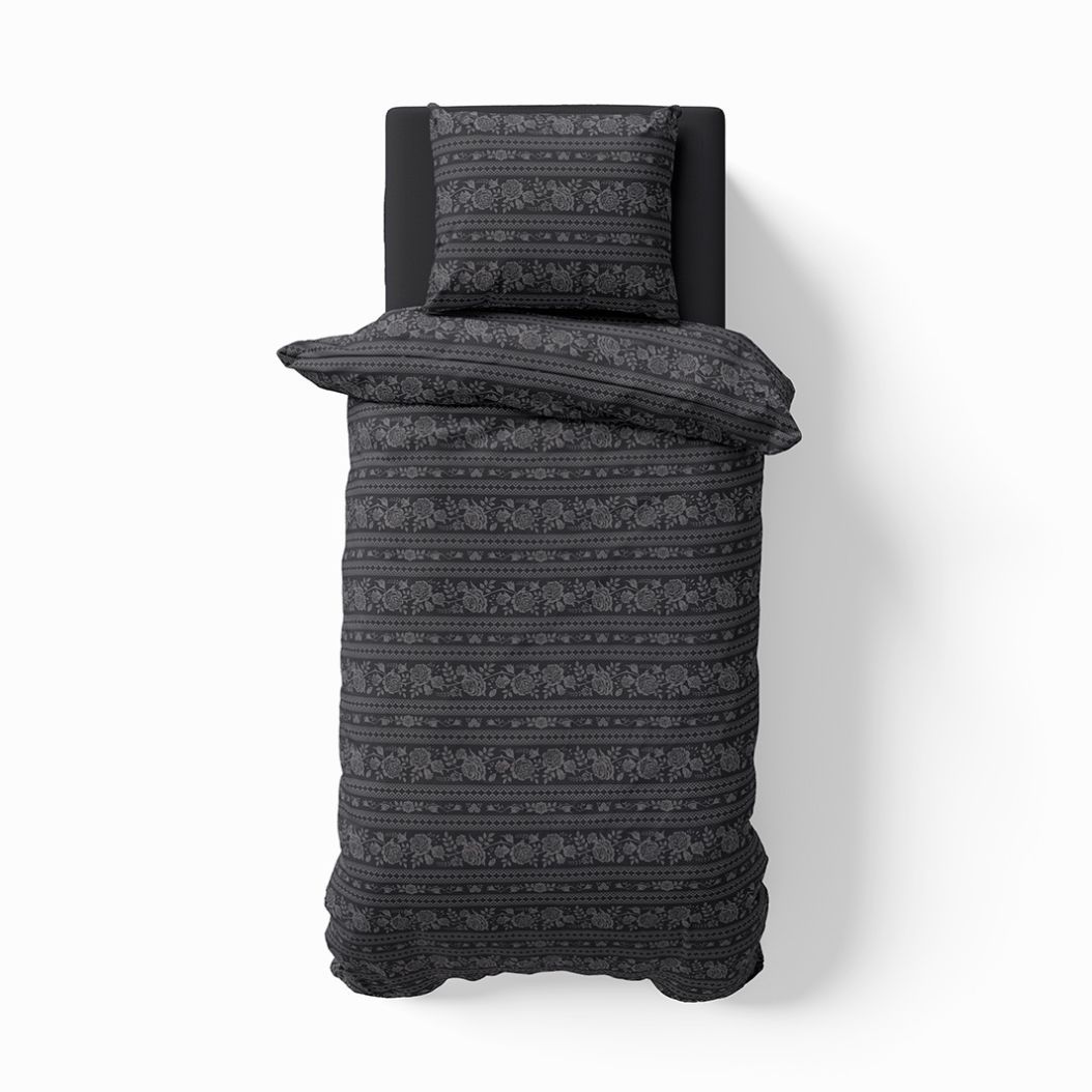 Bellamy black ett påslakanset i bomull med ett mönster svart och grått med knäppning i botten, från Indusia design