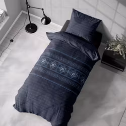 Brooklyn blue ett påslakanset i bomull med ett mönster i blåa toner med knäppning i botten, från Indusia design