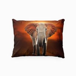 Elephant ett örngott i bomullssatin med en elefant med en solnedgång i bakgrunden i mått 50 x 60 cm, från Indusia design