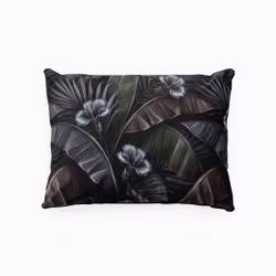 Exotic flowers green ett svart örngott i mått 50 x 60 cm i bomullssatin med ett blommönster blått och grönt, från Indusia design
