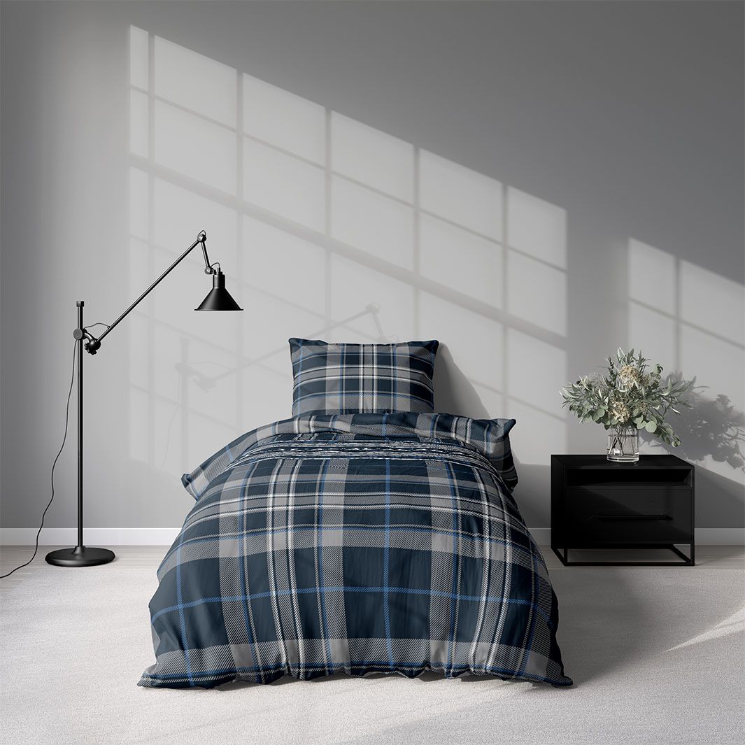 Noelle blue ett vackert påslakanset i bomullsflanell i mått 140 x 200 cm i grönt och vitt med med knäppning i underkant, från Indusia design