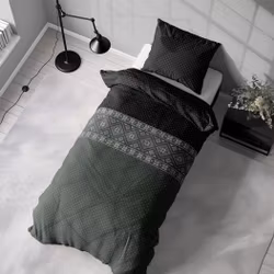 Saga olive ett vackert påslakanset i bomullsflanell i mått 140 x 200 cm i grönt och svart med med knäppning i underkant, från Indusia design