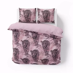 Leo pink ett rosa påslakanset till dubbeltäcke i bomull i storlek 200 x 220 cm med ett leopardmönster med knäppning i botten, från Indusia design