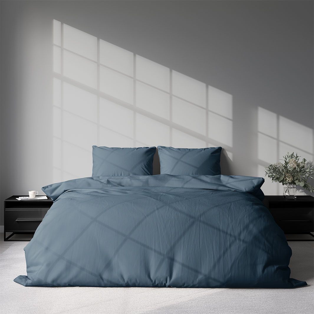 Milano ett blått påslakanset till dubbeltäcke i bomull i storlek 200 x 220 cm med knäppning i botten, från Indusia design