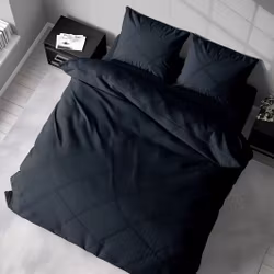 Milano ett mörkblått påslakanset till dubbeltäcke i bomullssatin i storlek 200 x 220 cm med knäppning i botten, från Indusia design
