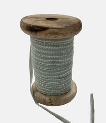 Sammetsband i grönt i bredd 7 mm