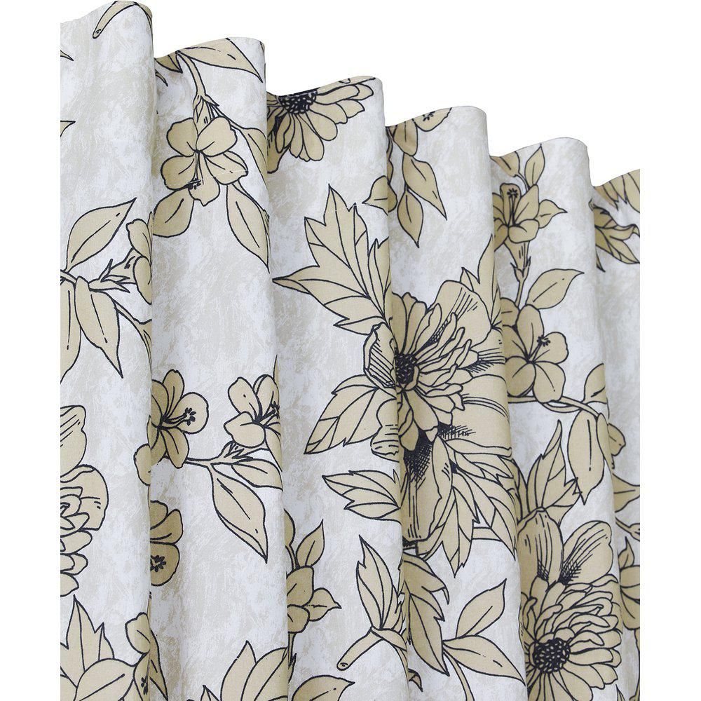 Kicki ett blommigt gardinset med beige blommor på en vit botten med multiband från Svanefors, mått 2 x 140 x 280 cm.