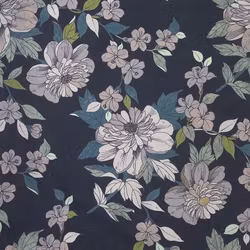 Kristine en blommig metervara med grå blommor på en blå botten från Svanefors i bredd 145 cm