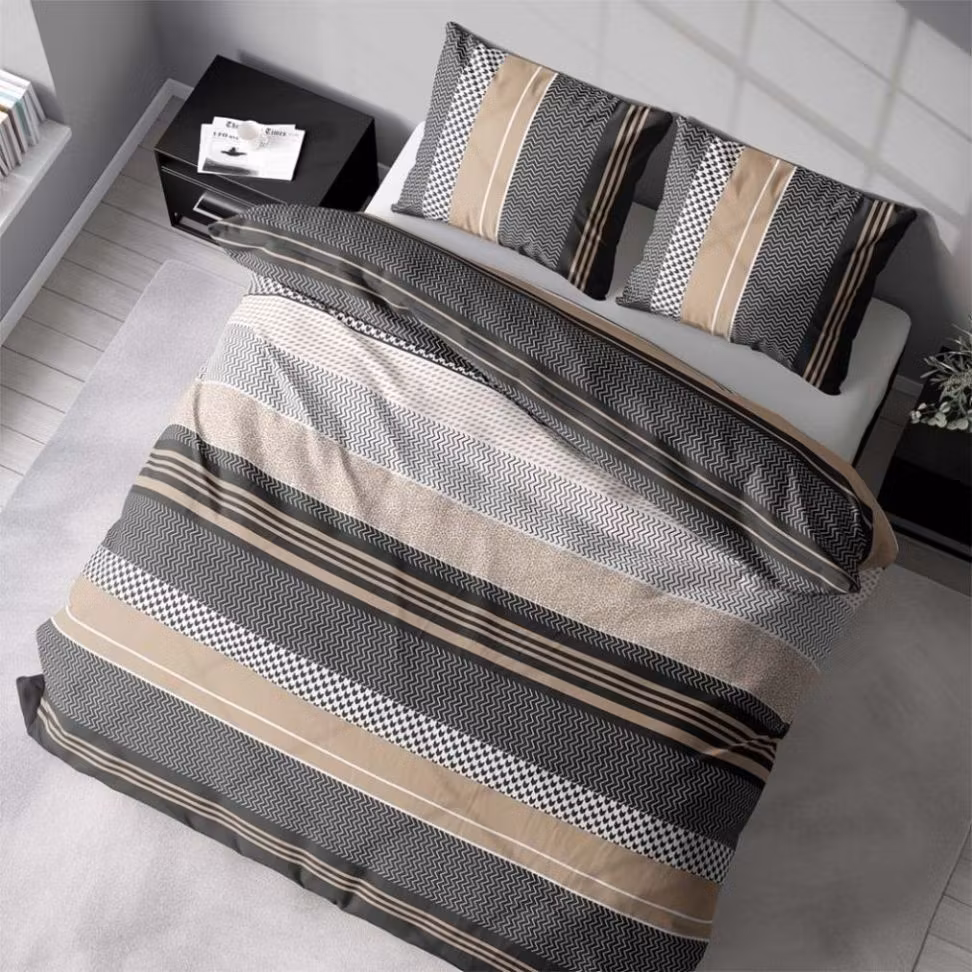 Zigo beige ett påslakanset till dubbeltäcke i off-white, beige och svart i mått 200 x 220 cm i bomull med dragkedja i botten, från Indusia design