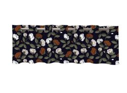 Othelia en färdigsydd gardinkappa i bomull med öljetter i svart med vita och rostfärgade blommor och gröna blad, från Redlunds textil i mått 1 x 250 x 50 cm