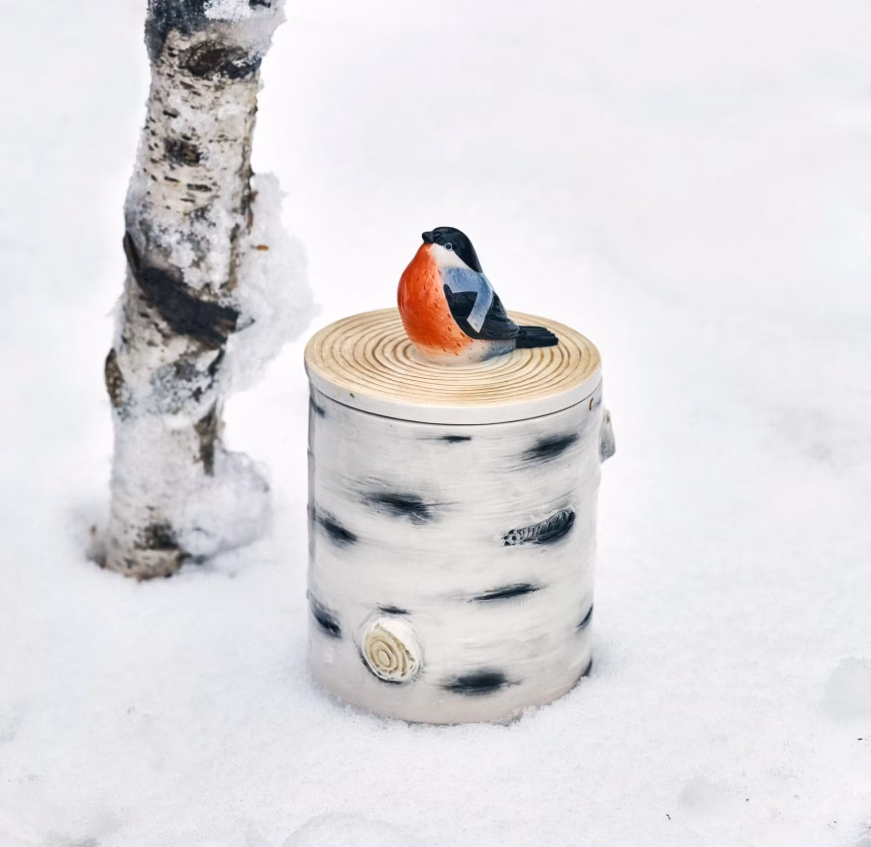 Cult design Domherre gömma en vacker godisskål till julgodiset
