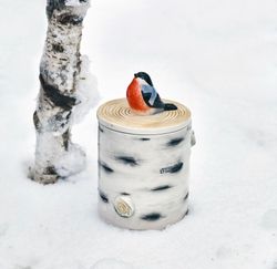 Cult design Domherre gömma en vacker godisskål till julgodiset