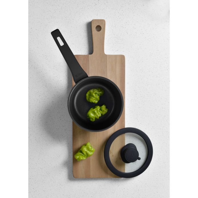 Aronia en rektangulär skärbräda L 48 B 18 H 2 cm i Akaciaträd från Modern house