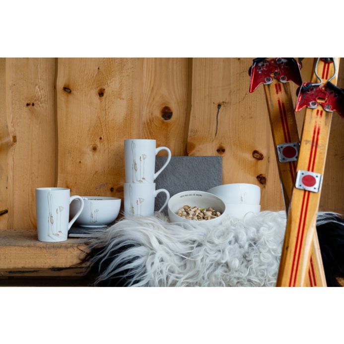 Ski en skål i vitt porslin med ett härligt skidmönster från Stiernholm/Modern house