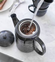 Cult design en Kaffemakare i färgen asfalt i stengods