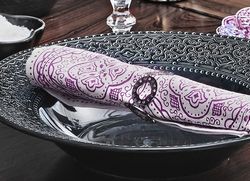 Cult design Blomma en silverfärgad servettring i 2 pack av överblivna plåtbitar