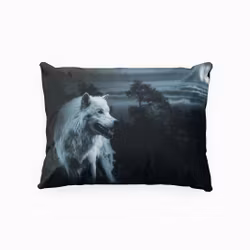 Dark wolf ett örngott i bomull i mått 50 x 60 cm med ett vargmönster i svart och blå toner, från Indusia design