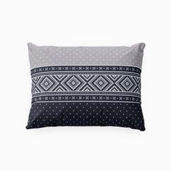 Embla blue & grey ett örngott i bomull i mörkblått, grått och vitt i mått 50 x 60 cm , från Indusia design